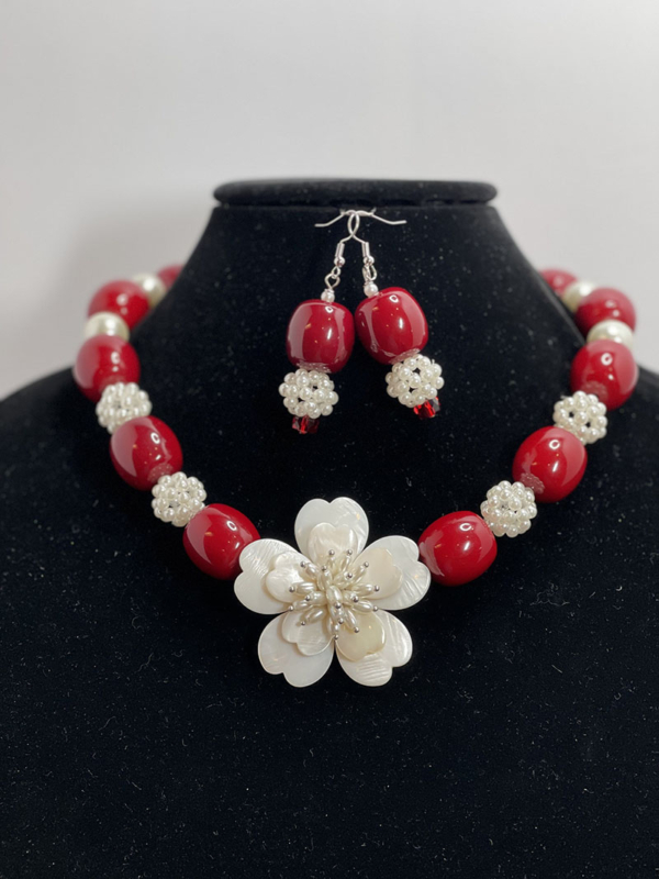 Classy Bold Statement Focal Shell Cluster