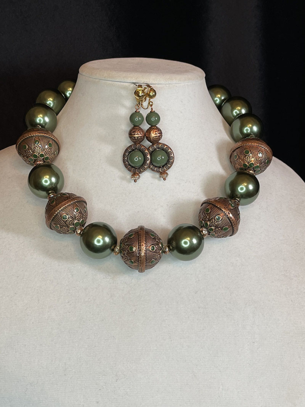 Green Pearls & Metal