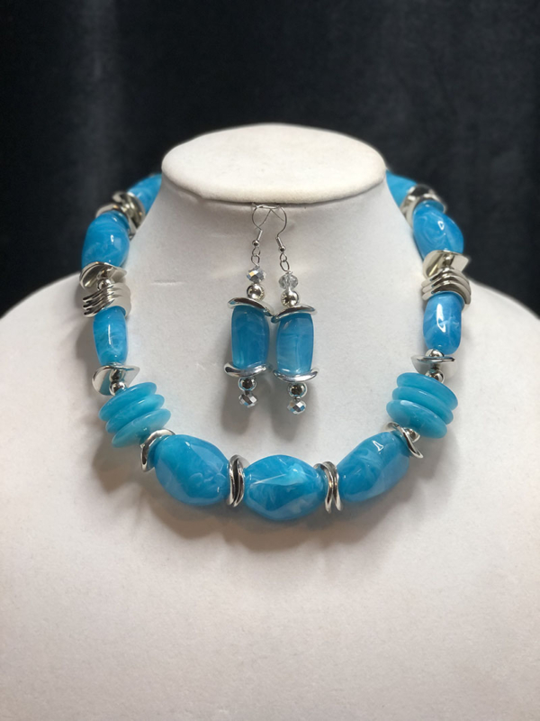 Chunky Aquamarine Acrylic Necklace